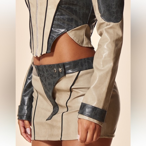 Pretty Little Thing Label Black Contrast Panel Detail Faux Leather Mini Skirt - Picture 2 of 6